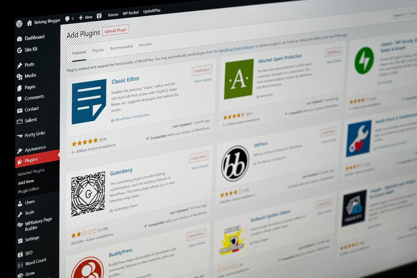 Website Builder vs Custom Website: What's the Better Pick?